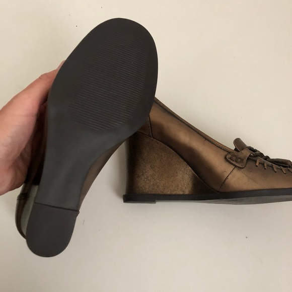 Nygard Wedge Heel Beonze Tassle Shoes - Picture 5 of 8